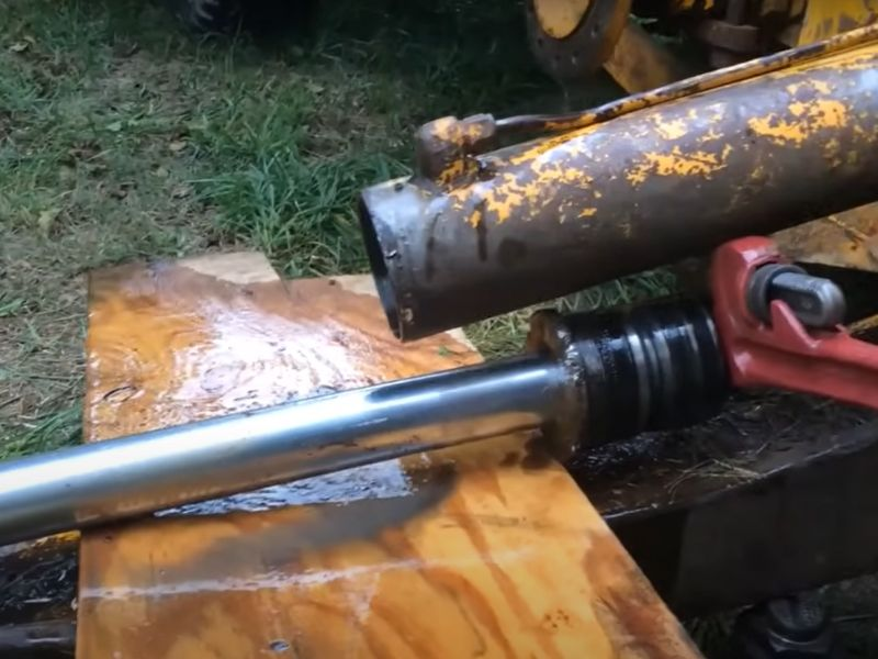 How to Remove Hydraulic Cylinder from Excavator