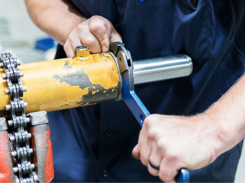 How to fix a Leaking Hydraulic Cylinder